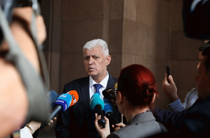 Министърът на отбраната Димитър Стоянов: Разследването на случая със Су-25 ще продължи до установяване на цялата истина Министърът на отбраната Димитър Стоянов: Разследването на случая със Су-25 ще продължи до установяване на цялата истина