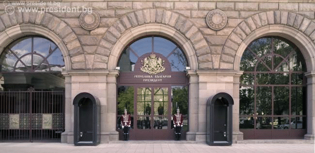 Президентът назначава Николай Неновски за член на Управителния съвет на Българската народна банка