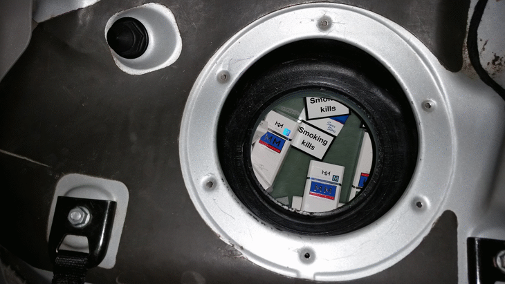 Контрабандни цигари в резервоара на лек автомобил откриха митническите служители на МП Капитан Андреево