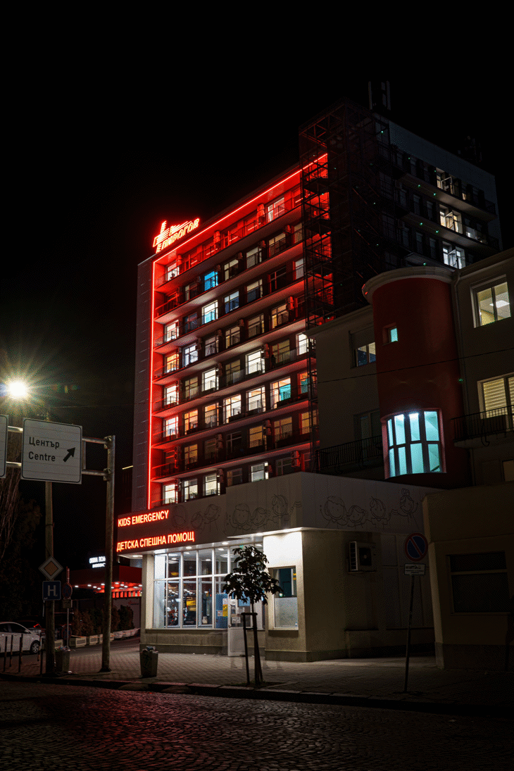 Момченцето, пострадало при инцидент в района на едно от седемте рилски езера е настанено в "Пирогов""