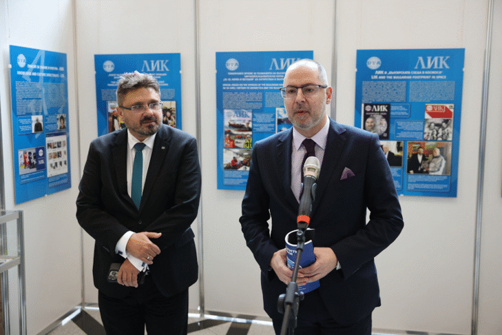 Фотодокументална изложба, посветена на 60-годишнината от излизането на първия брой на списание ЛИК, беше открита в Народното събрание