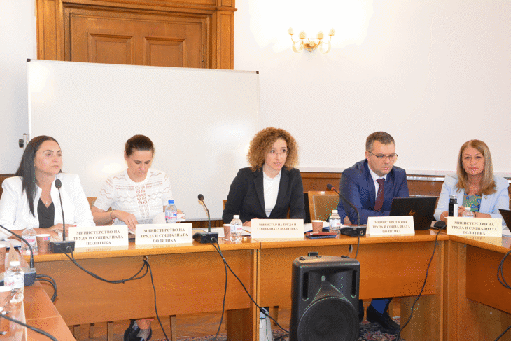 Министър Шалапатова: Мтсп Предлага Еднократна Помощ От 15 000 Лв. За Семействата На Загиналите При Наводненията В Царево