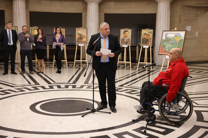 В Народното събрание беше представена изложбата на Цветан Кавраков „България над всичко“