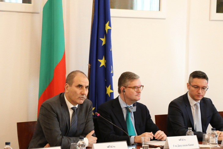 Европейският комисар за Съюза на сигурност Джулиан Кинг приветства България за работата й по сигурността и борбата с тероризма и заяви, че страната е готова за Шенген