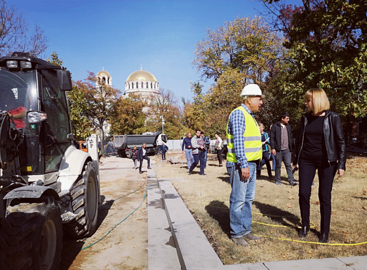 Кметът на София Йорданка Фандъкова провери ремонта на градина „Св. Климент Охридски“