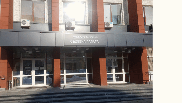 По искане на Районна прокуратура-Перник съдът остави в ареста обвиняем за нападение с нож над жена, с която живеел на семейни начала