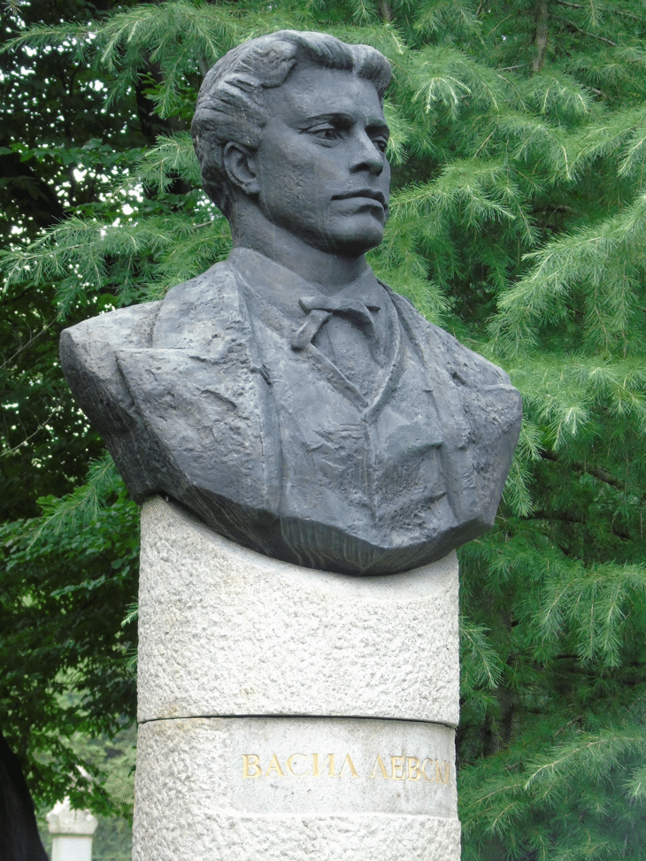 Кметът на София Йорданка Фандъкова поднесе цветя на паметника на Васил Левски