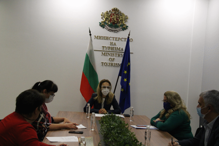 Вицепремиерът Марияна Николова проведе работна среща с представители на Обединение „Бъдеще за туризма“