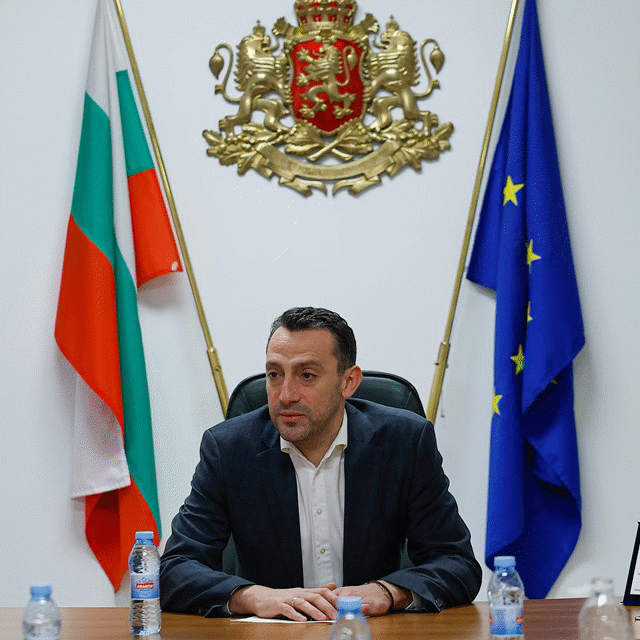 Министър Пешев награди призьорите от световните първенства по самбо