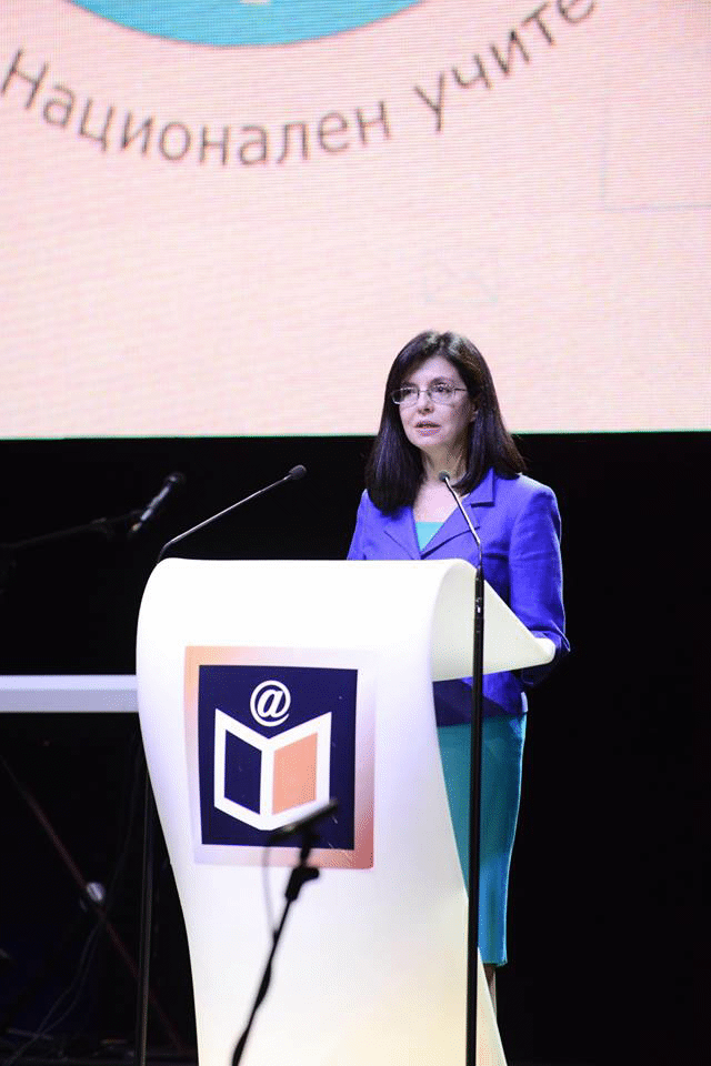 Вицепремиерът Кунева Пред Учителския Събор: Ще Се Боря В Следващия Бюджет Парите За Образование Да Са Много Повече