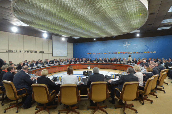 Министрите на отбраната на страните-членки на НАТО обсъдиха на среща в Брюксел глобалните аспекти на сигурността и адаптацията на НАТО към новите предизвикателства