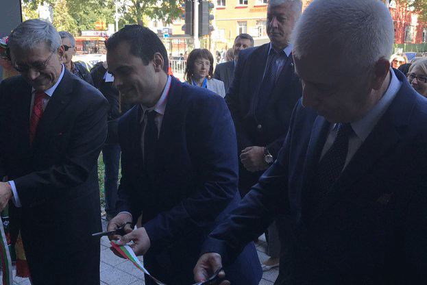 Министър Петров: Опитваме се да променим модела на управление, да икономисваме средства и да предоговаряме дългове и лихви