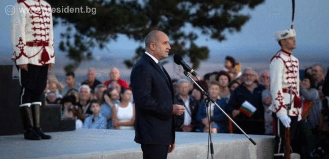 Президентът: Навред из България усещам просветлено и искрено желание на хората да отхвърлят натрапвания комплекс за малоценност и внушението, че някой друг ще решава вместо нас