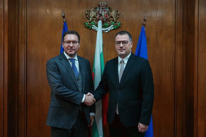 Министър Митов се срещна с Н. Пр. Хаджи Байрактари, посланик на Р Косово в София ​