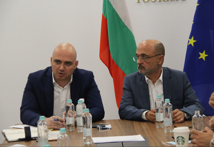 Служебните министри на туризма и на здравеопазването Илин Димитров и д-р Асен Меджидиев проведоха работна среща с туристическия сектор