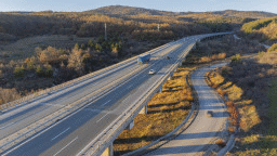 От утре до 5 октомври ще се променя организацията на движение по АМ „Струма“ в областите Перник и Кюстендил. Шофирайте внимателно!