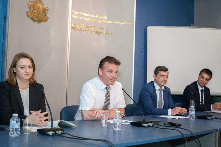 Необходимо е по-равнопоставено представяне на държавите-членки в гражданските мисии на ЕС