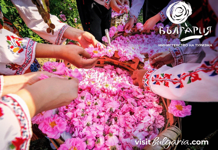 Министерството на туризма подкрепи кандидатурата на българското нематериално културно наследство от Розовата долина за включване в списъка на ЮНЕСКО