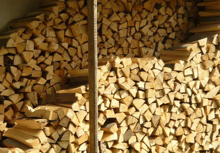 Сухи дърва и висококалорични въглища замърсяват въздуха по-малко и не ощетяват семейния бюджет