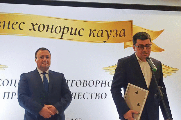 Министър Иванов връчи приза за социално отговорно предприемачество в областта на земеделието на Винекс Славянци“ АД