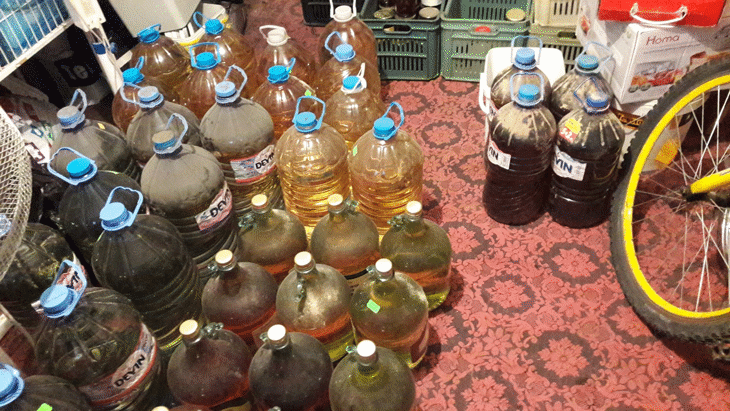 361 литра нелегален алкохол задържаха служители на Митница Свищов