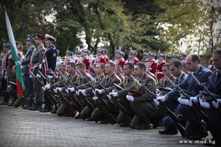 С панихида на Архангелова задушница беше почетена паметта на воините, загинали за Отечеството