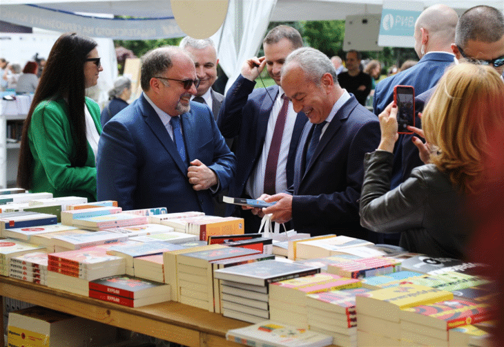 Премиерът Донев при откриването на панаира на книгата: Да си четящ и грамотен човек е сила, която никой не може да ти отнеме