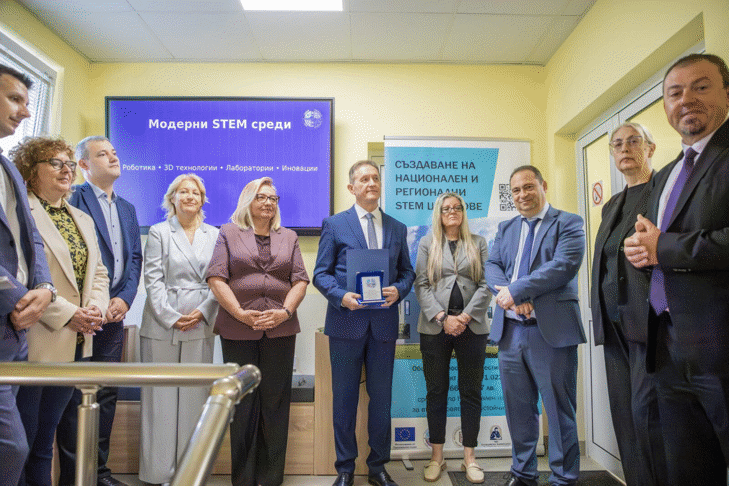 Регионалният Stem Център В Хисаря Ще Обучава Ученици И Учители