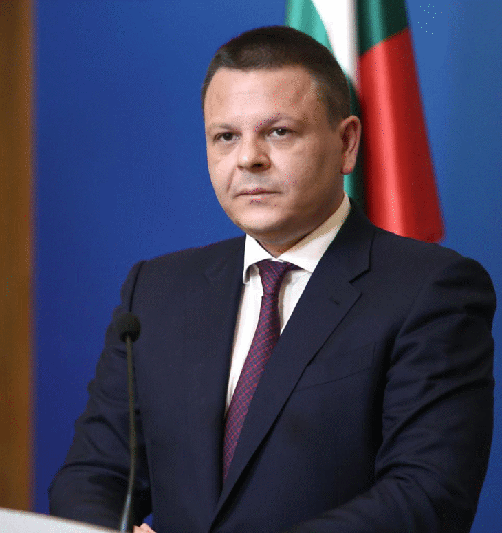 Вицепремиерът Христо Алексиев разпореди проверка на причините довели до отказа на част от пътниците да слязат от самолет на летище Варна