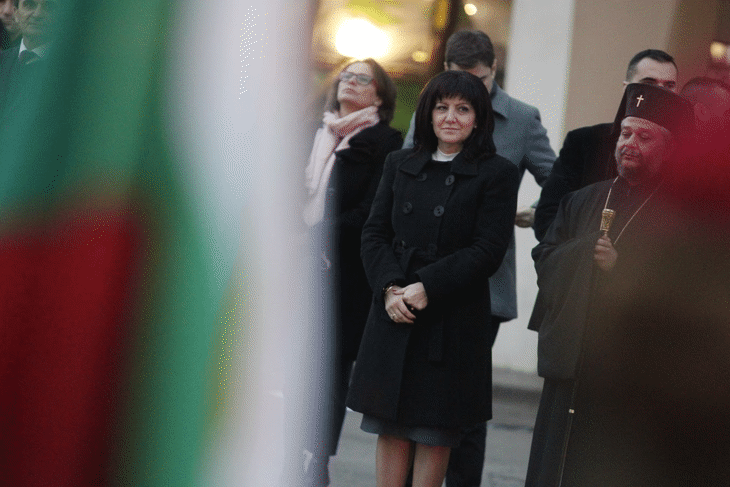 Председателят на Народното събрание Цвета Караянчева участва в честванията по повод 140-тата годишнина от Освобождението на град Казанлък