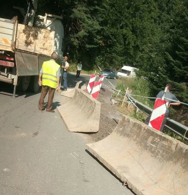 Възложено е изготвянето на проект за укрепване на участък от път II-82 Боровец - Радуил