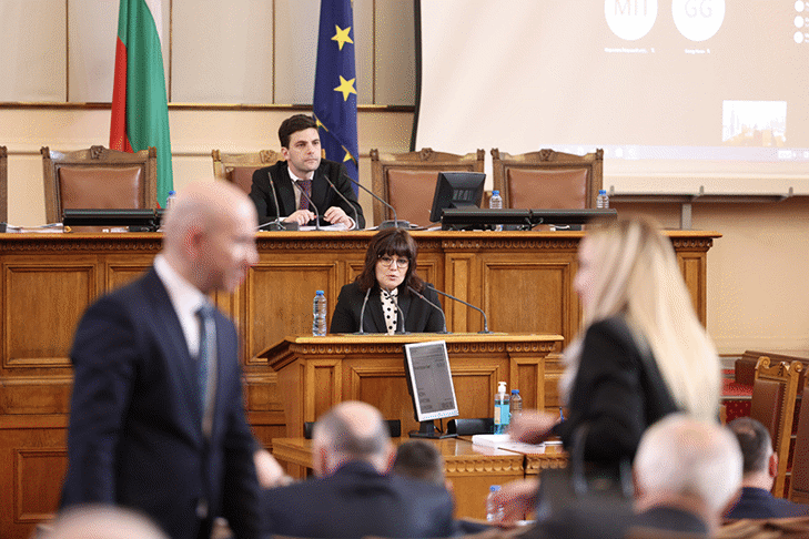 Министърът на здравеопазването да представи пред Народното събрание конкретни мерки за преодоляване на недостига на лекари в определени специалности и на медицински сестри, реши парламентът