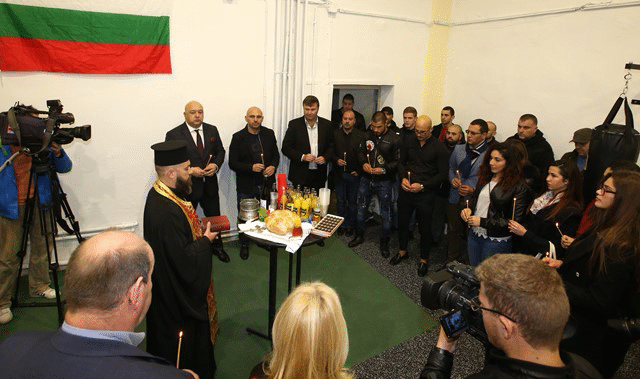 Министър Кралев и Станислав Недков откриха нова зала за ММА