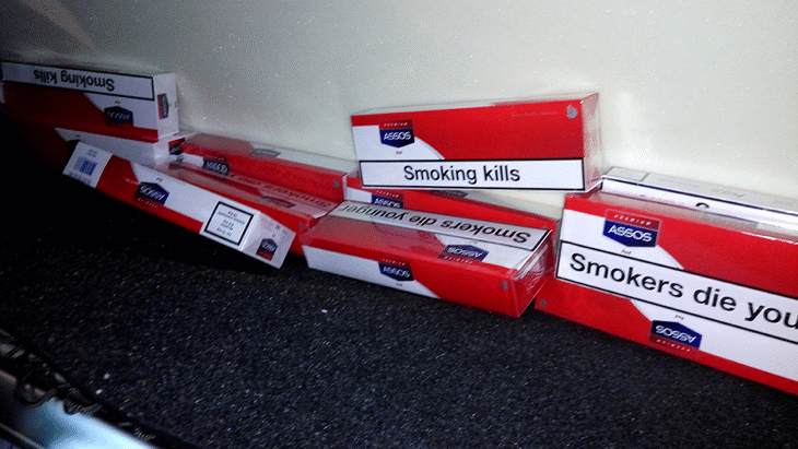 Дюшек и възглавница, пълни с контрабандни цигари, откриха митнически инспектори на Дунав мост 1 в шофьорска кабина на камион