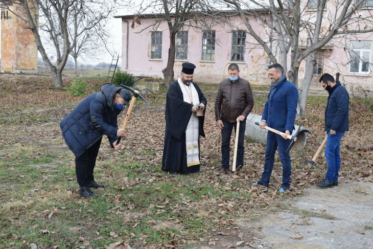 Министър Димитров участва в първа копка на проект за довеждащ водопровод на селата гара Елин Пелин и Нови хан