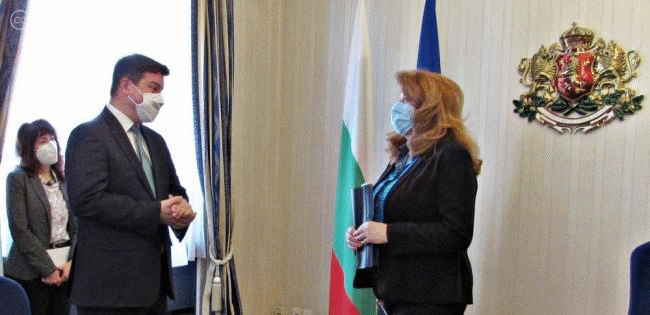 Вицепрезидентът и посланикът на Великобритания дадоха начало на новото издание на „Посланик за един ден“