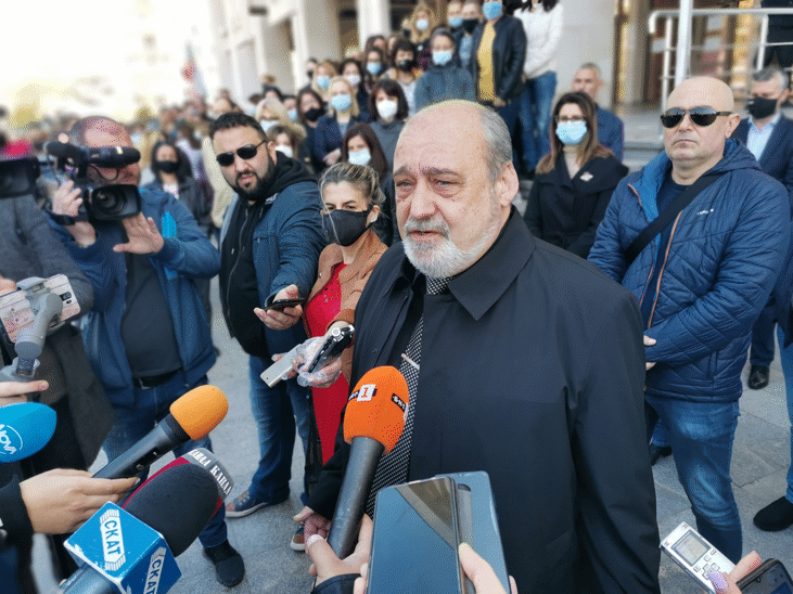 Над 150 прокурори, следователи и служители от целия Апелативен район – Бургас изразиха мълчаливо недоволството си от срещу опитите да бъде уязвена независимостта на Съдебната власт