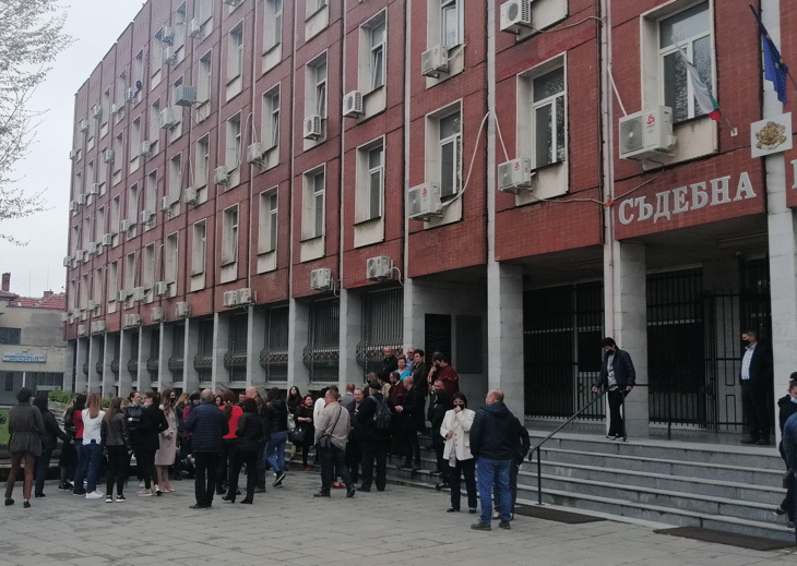 Прокурори и служители от Плевенски съдебен район изразиха позицията си срещу осъществения натиск върху независимата съдебна власт и нарушаването на принципа за разделение на властите