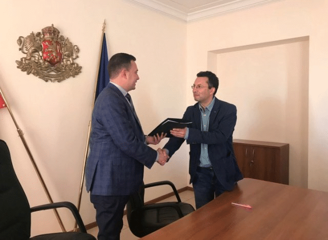 В ММС бяха подписани първите договори по Националната програма за изпълнение на младежки дейности