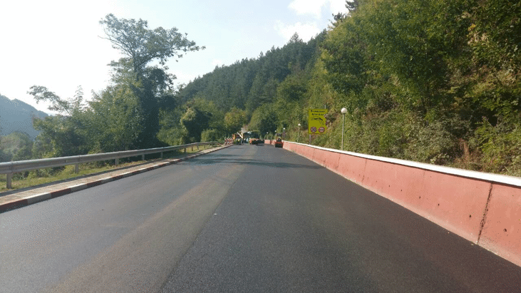 Преасфалтиран е участъкът от път II-16 Своге - София. Утре ще се полага маркировката