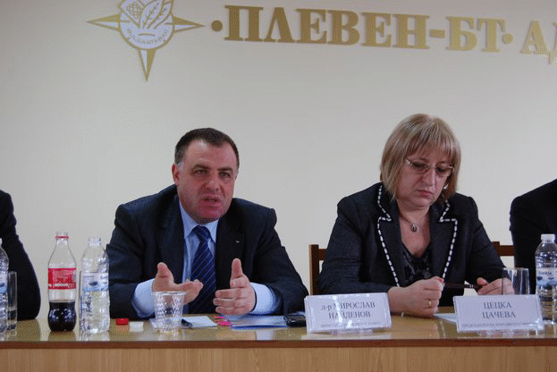 Председателят на НС Цецка Цачева и министър Найденов се срещнаха с тютюнопроизводители от страната