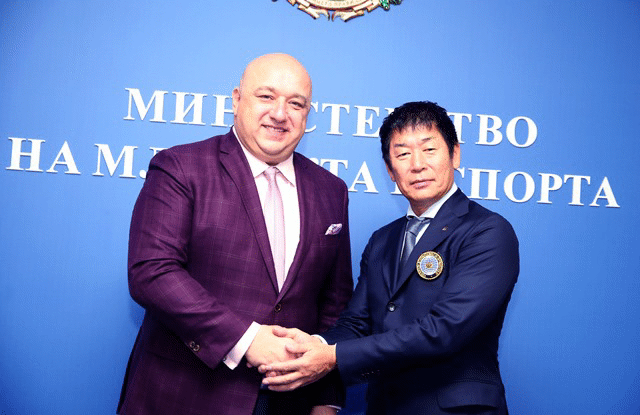 Министър Кралев се срещна с президента на Световната федерация по гимнастика Моринари Ватанабе