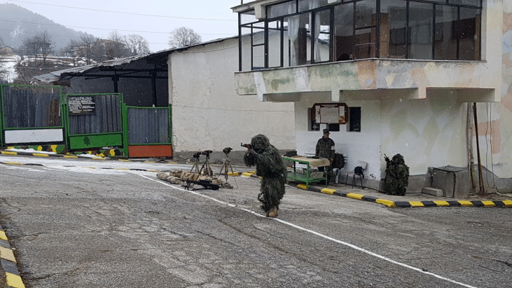 Български и американски военнослужещи от сухопътните войски на двете страни демонстрираха умения при стрелба със снайперова пушка