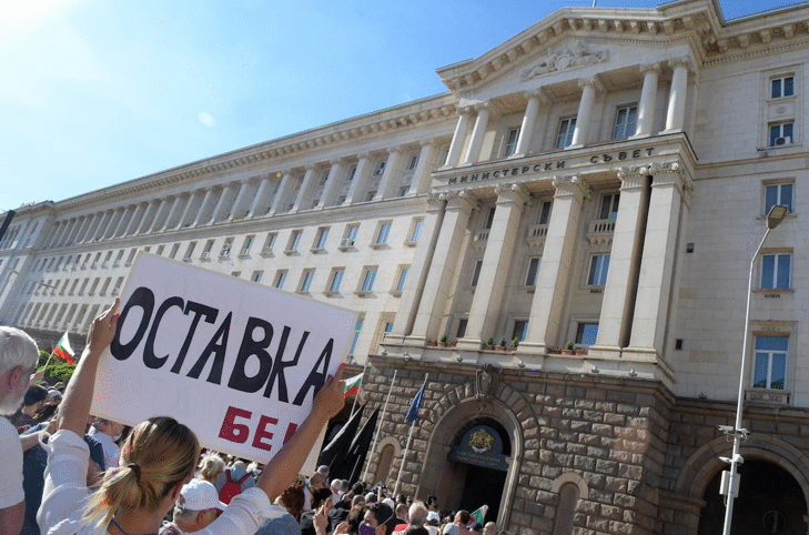 Дни на гняв. И на пренареждане по острия ръб на бръснача