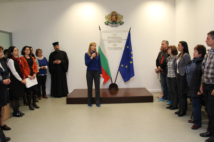 Министър Ангелкова връчи професионални удостоверения за придобиване на правоспособност на екскурзоводи
