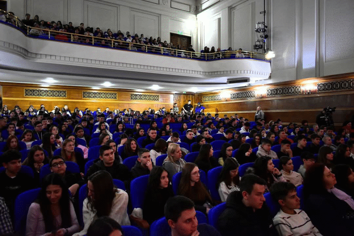 В Рамките На Кампания На Мон: 350 Ученици В Асеновград Се Обединиха Срещу Употребата На Наркотици