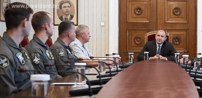 Държавният глава се срещна с българските пилоти, които първи ще се обучават в САЩ за усвояване на новия изтребител на Военновъздушните сили