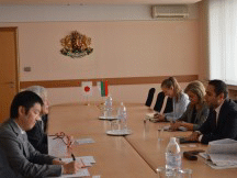 Министър Караниколов се срещна с посланика на Япония