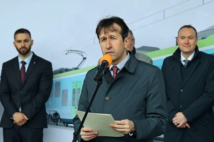 Първите влакове „Шкода“ пристигнаха в България, от лятото пътниците ще се возят с новите модерни мотриси