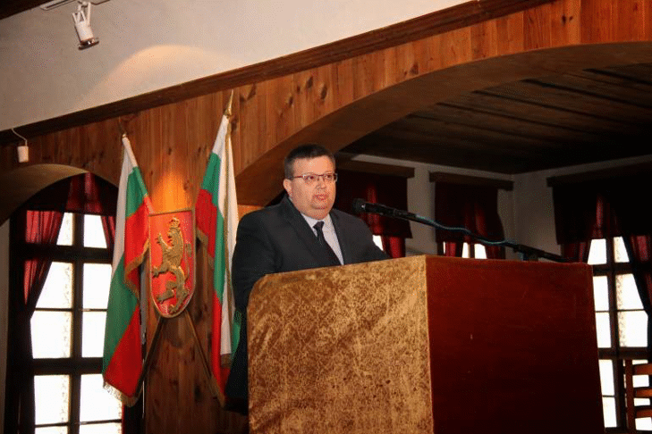Главният прокурор връчи дипломите на студенти-отличници от ВТУ
